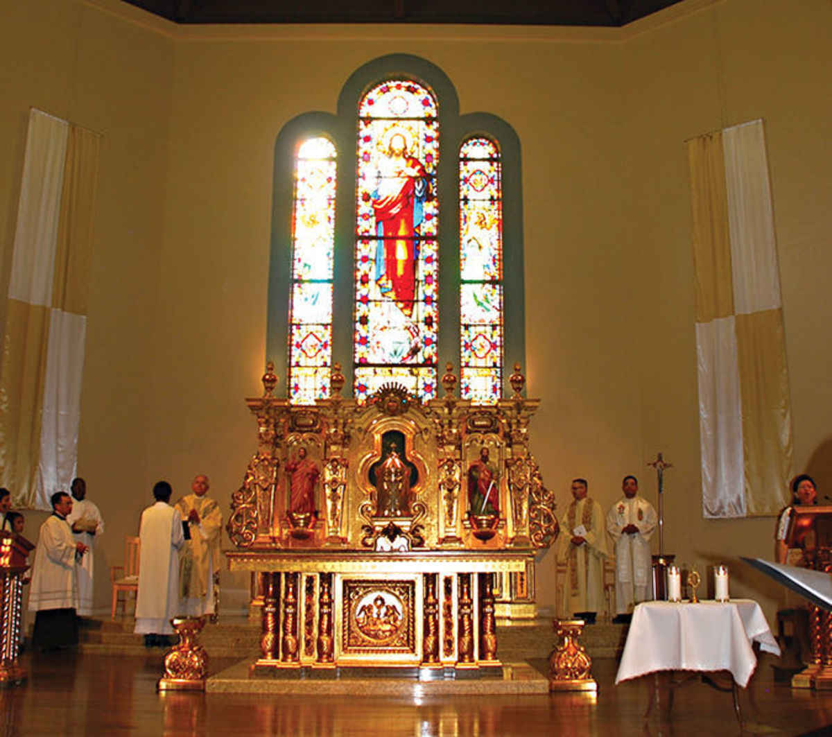 In Altadena: A new altar for Sacred Heart - Angelus News - Multimedia ...