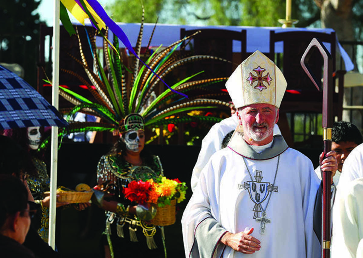 Families gather to celebrate the Day of the Dead Angelus News