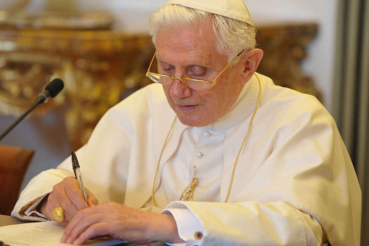 Káº¿t quáº£ hÃ¬nh áº£nh cho pope benedict xvi writing