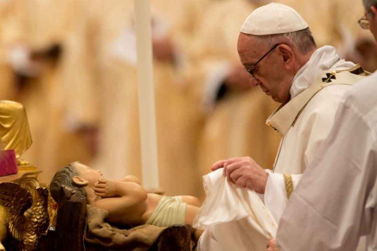 Pope Francis: Christmas invites us to be messengers of hope, tenderness