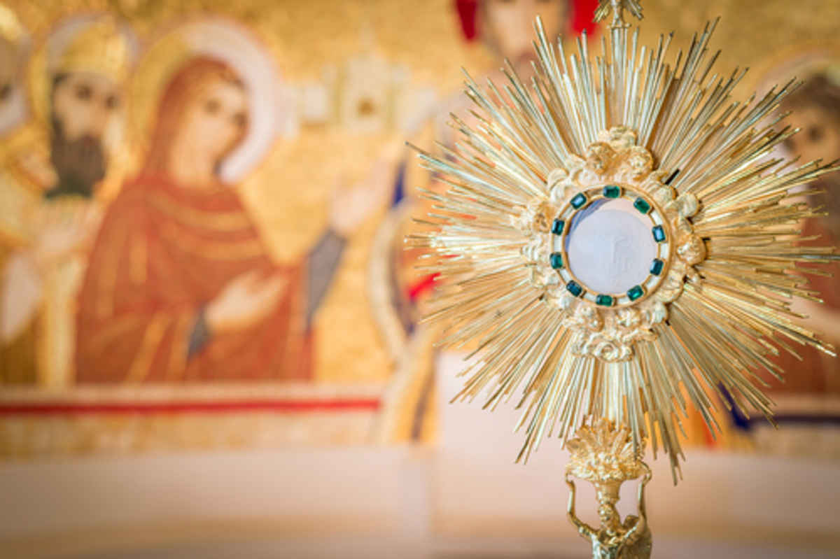 Order for the solemn exposition of the Holy Eucharist - Angelus News ...