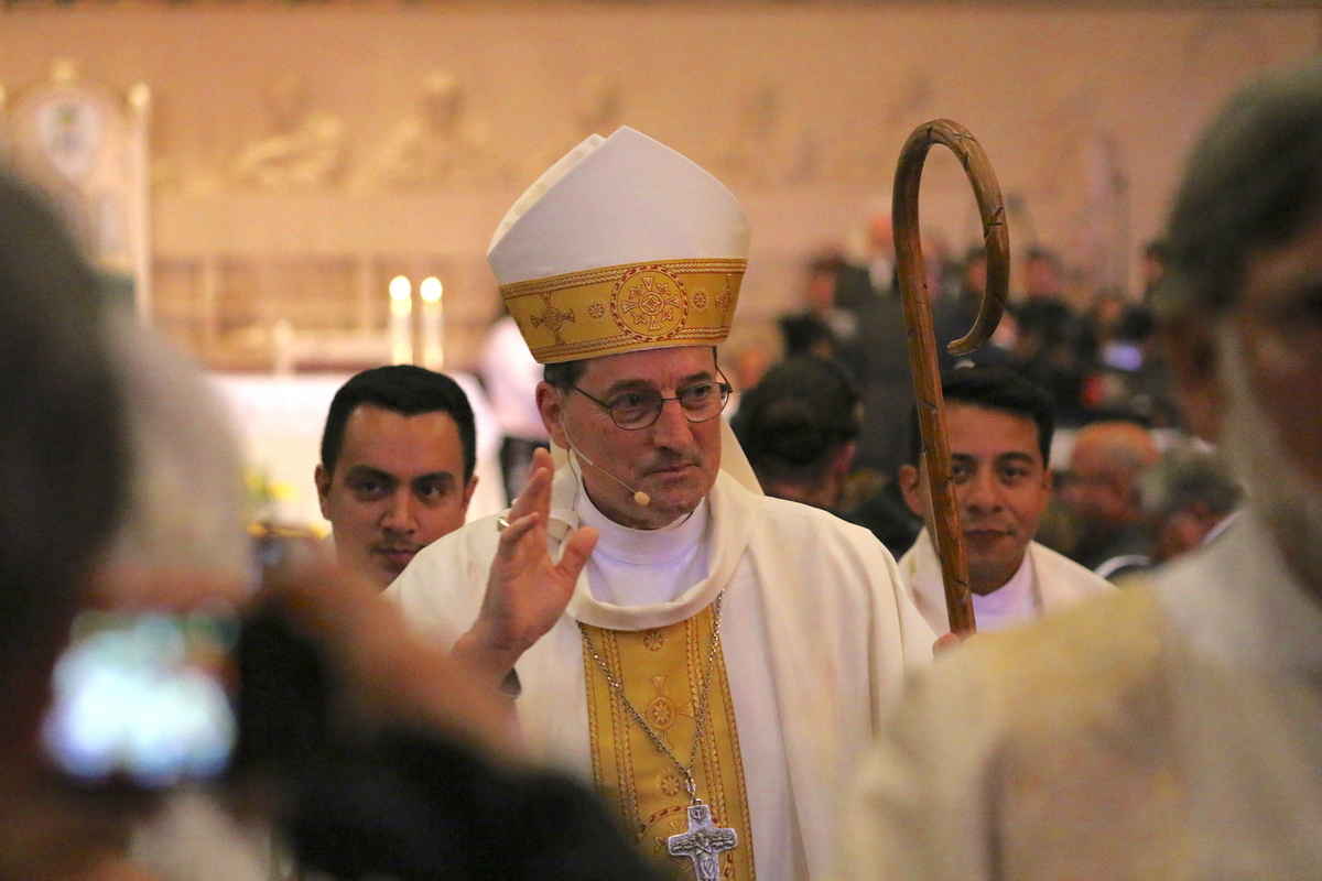 Fresno Catholics welcome Bishop Brennan at a rousing installation ...