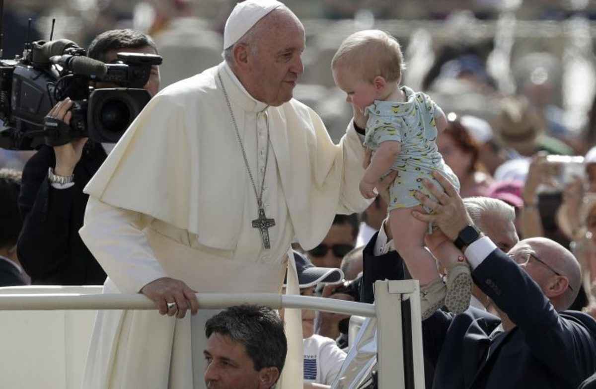 New book explores ‘tenderness’ of Pope Francis Angelus News
