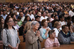 LA Catholics attend Easter Sunday Mass in the Cathedral of Our Lady of the Angels in 2019.  (Victor Alemán)