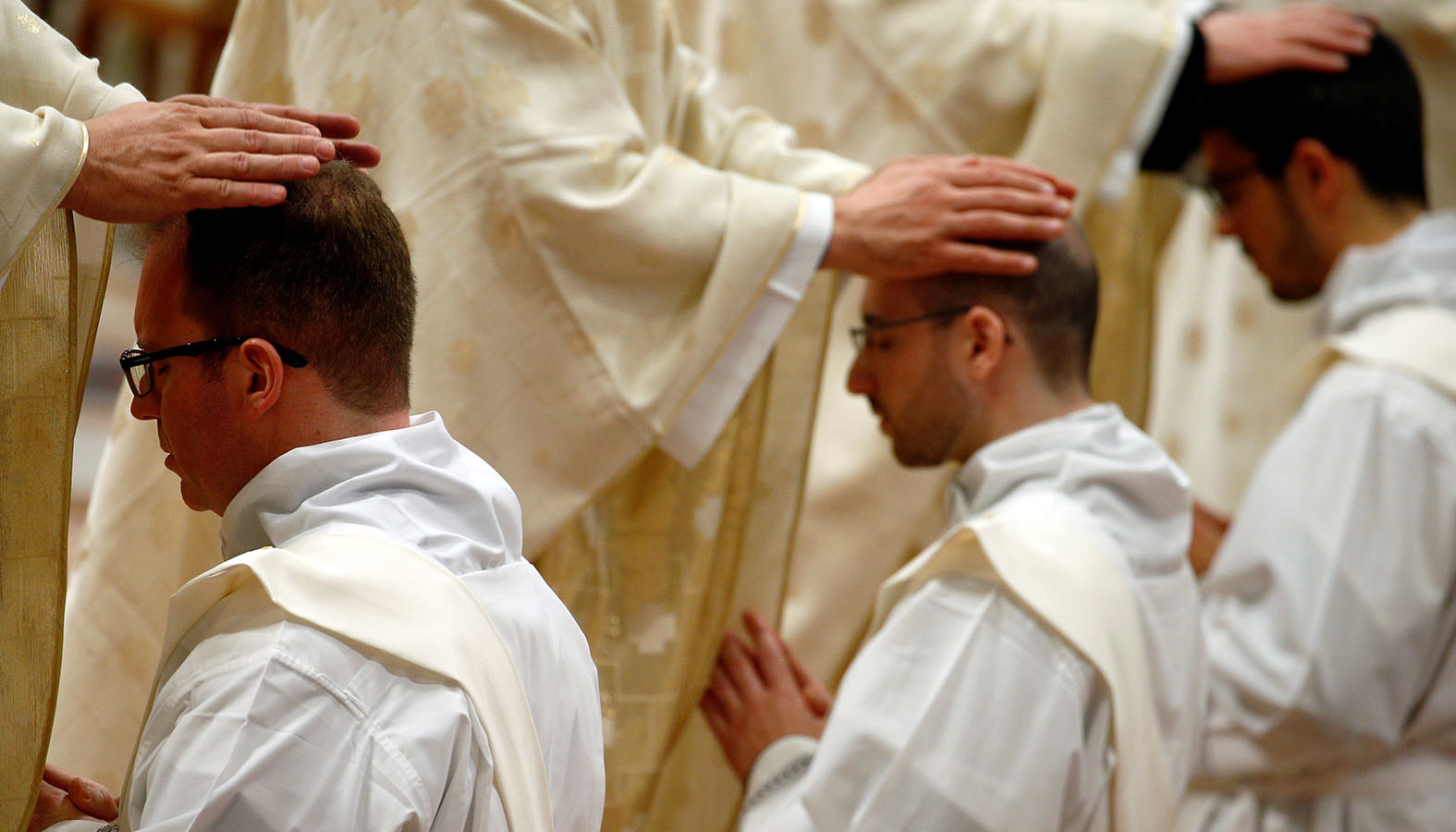 Ahead of synod, alumni of Benedict XVI express concerns about married