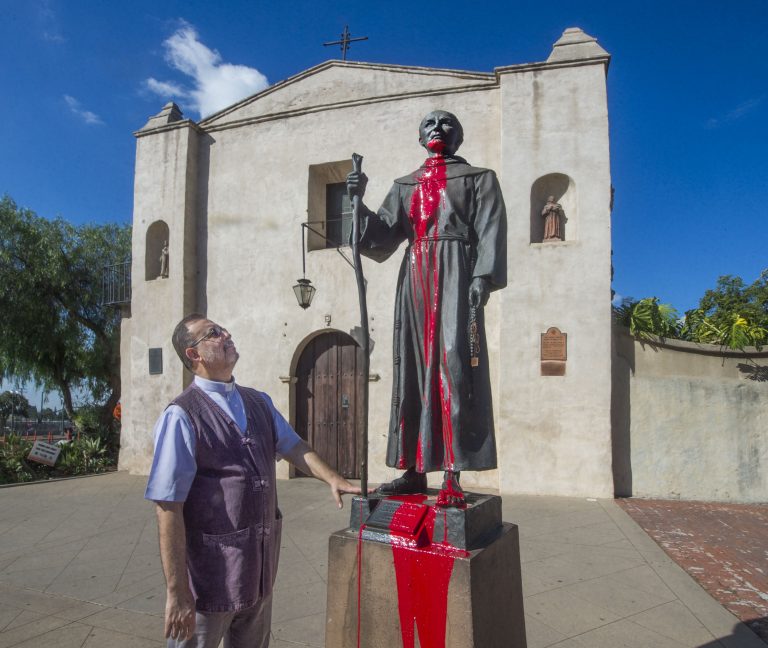 Person attempts to decapitate statue of rnSt. Junípero Serra at Mission