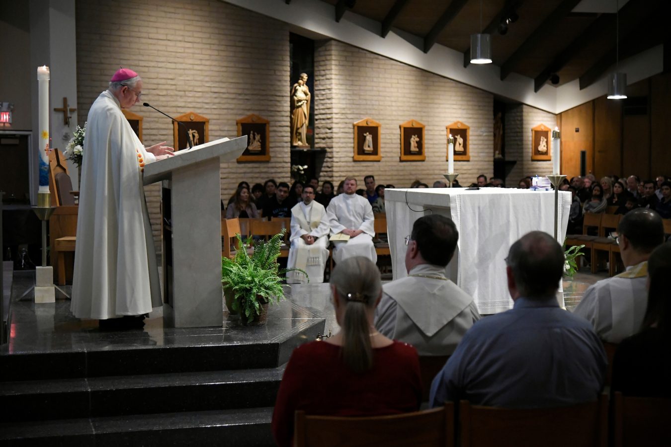 Gomez offers prayers for victims of Thousand Oaks shooting