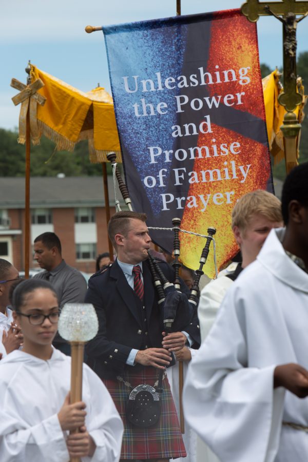 ‘Rosary priest’ honored at historic prayer event