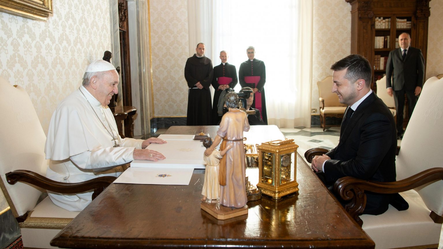 Pope, Ukrainian President Talk About Peace, Freeing Prisoners Of War