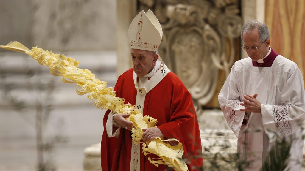 Pope on Palm Sunday Life, measured by love, is meant to serve others
