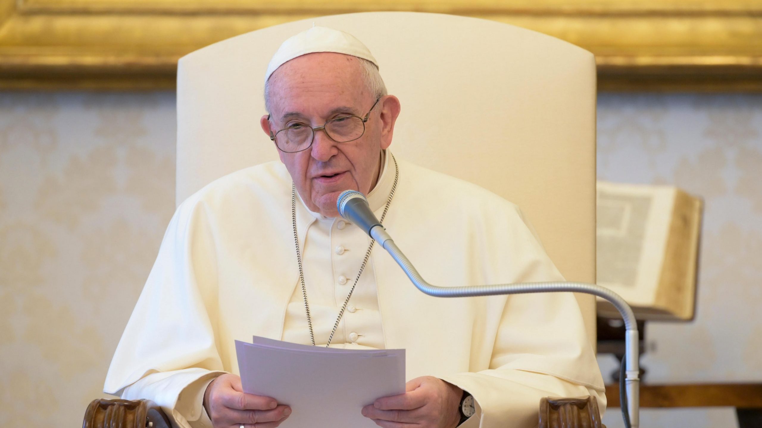 Pope encourages people to rediscover the need for prayer