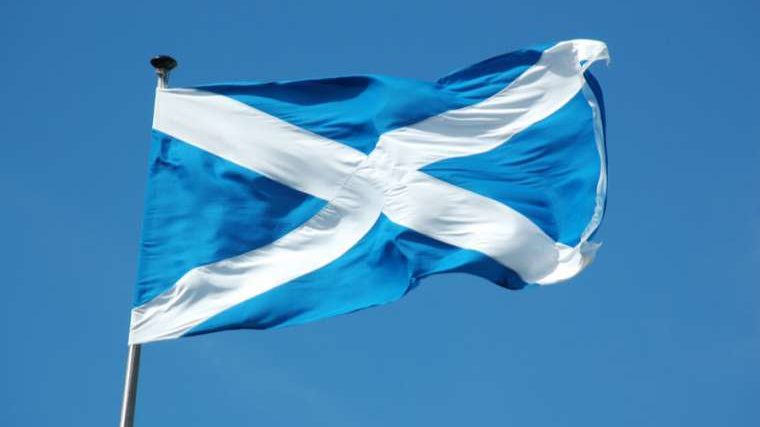 Écosse : la nouvelle infraction d'incitation à la haine va-t-elle entraver la liberté d'expression ? The_flag_of_Scotland_Credit_By_Lynx_Aqua_Shutterstock-e1596032067706