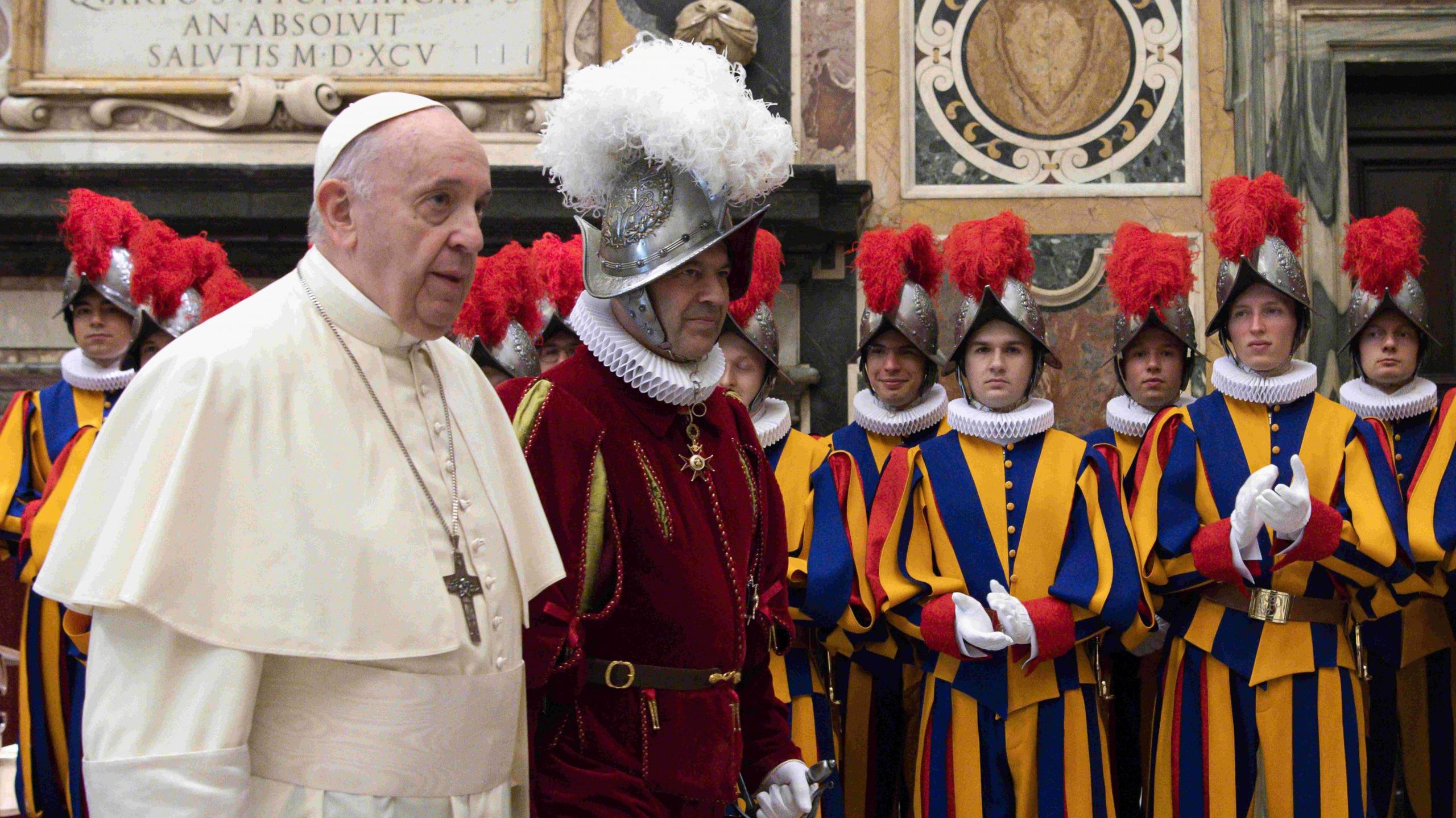 Be faithful to Christ, Pope Francis urges new Swiss Guard recruits |  Angelus News