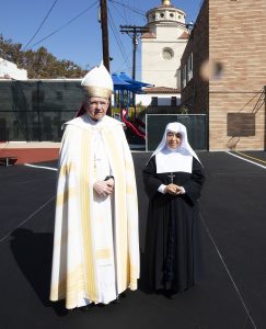 Christ the King Elementary School hosted a blessing ceremony to celebrate the renovation of the school, led by Archbishop José H. Gomez on Friday, October 2. A complete upgrade was possible thanks to the generosity of Shea Family Charities. The renovation included remodeled classrooms for students in grades K-8, cabinets, windows, and central air condition units following the CDPH guidelines for schools. The remodeling also included full renovation of the school’s offices, and the conversion of three new spaces: Academic Resources Room, Faculty Room and a new STEM Lab. (Victor Alemán)