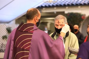 Fr. Arturo Corral distributes ashes at Our Lady Queen of Angels (La Placita) in downtown LA Feb. 17 (David Amador Rivera) 