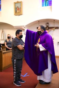 Fr. Domingos Machado, O.A.R., distributes ashes at Cristo Rey Church in Atwater Village Feb. 17. (David Amador Rivera) 