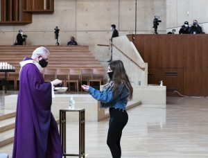 Archbishop Gomez distributes communion during Ash Wednesday Mass at the Cathedral Feb. 17. (Victor Alemán)