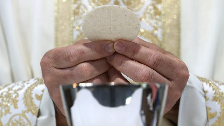 Bishops debate how long to discuss proposal to draft Communion document ...