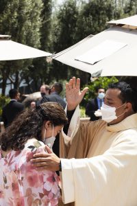Father Sergio Hidalgo gives first blessings to guests in the Cathedral Plaza after the Ordination Mass. (Victor Alemán)