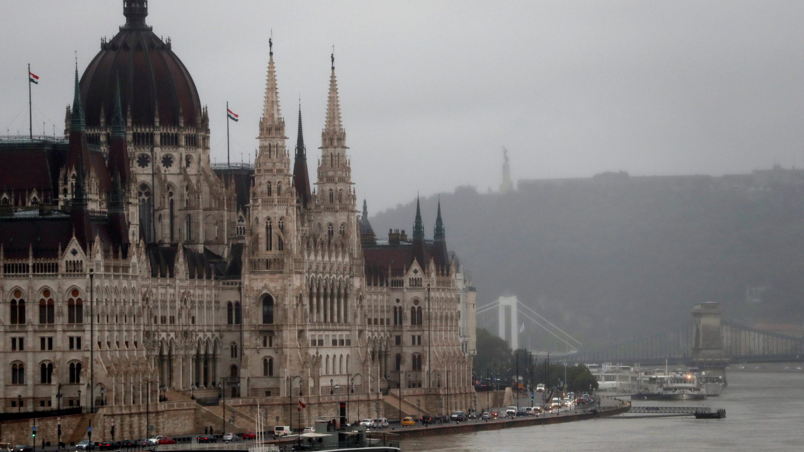 Будапешт парламент на Дунае