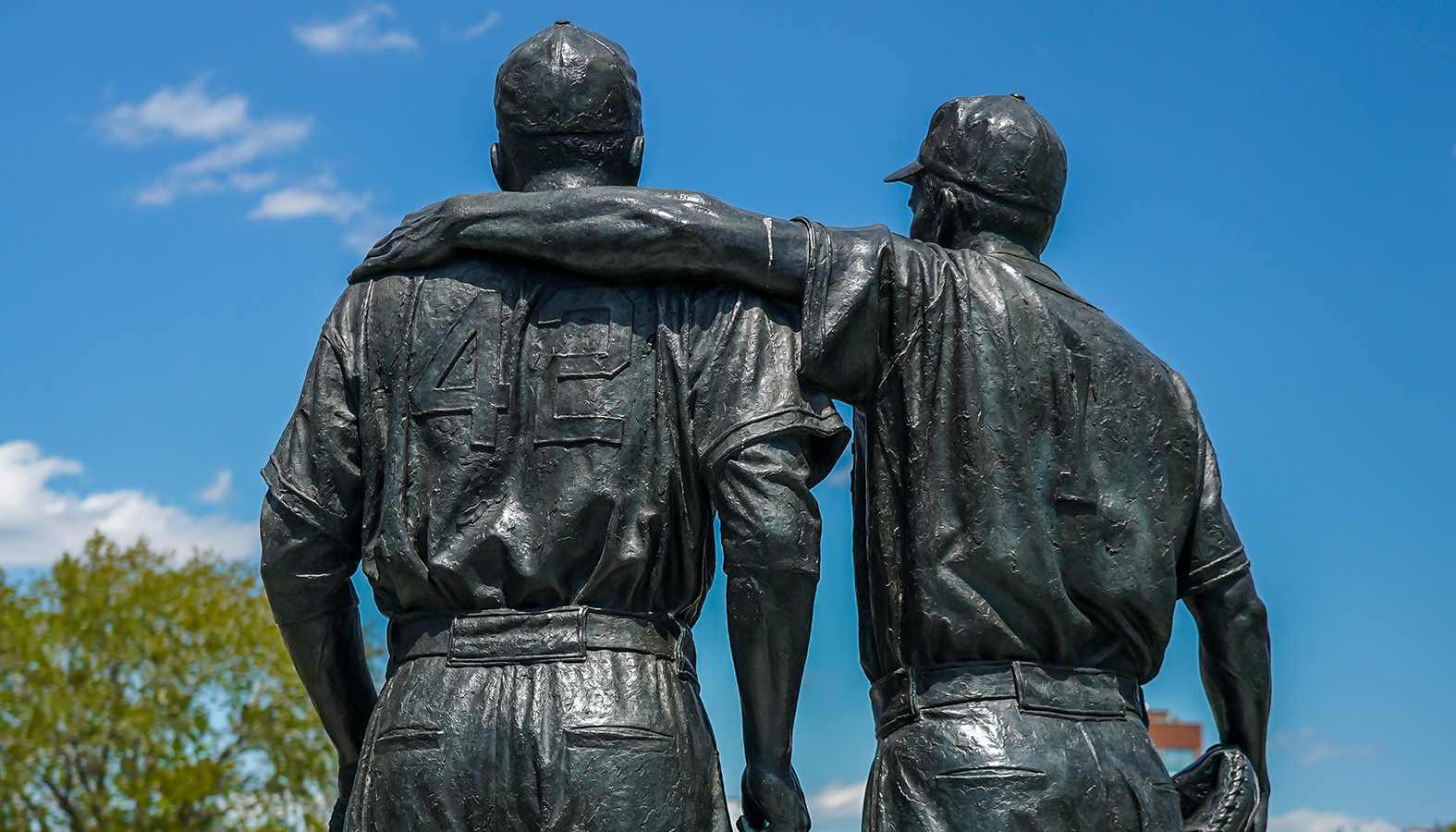 Jackie Robinson and Pee Wee Reese - TALKING STATUES