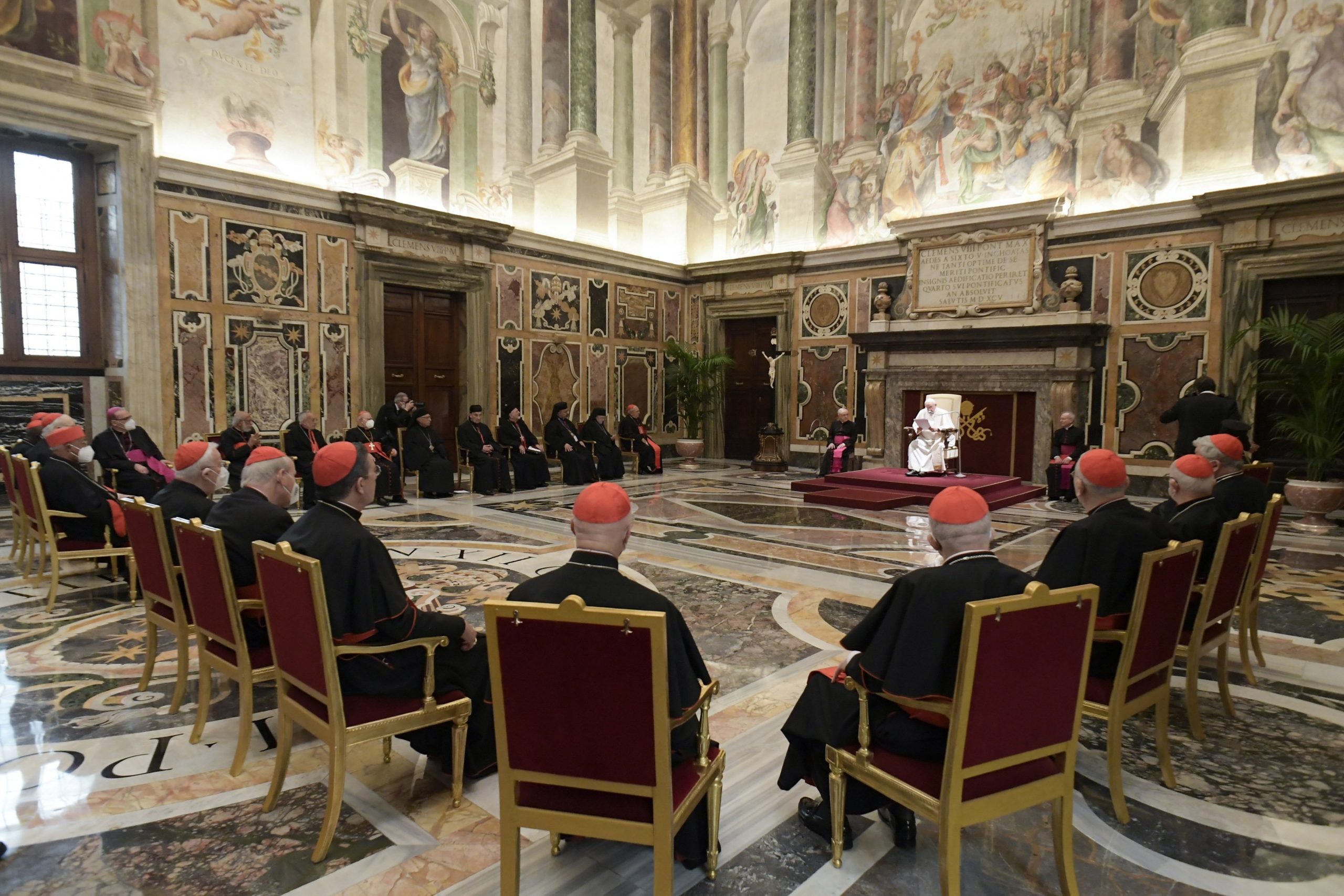 Pope decries warmongering, prays for Eastern Catholics in danger