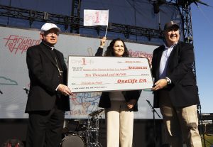 Archbishop Gomez presents this year's LA Service Award to the St. Vincent de Paul Society. (Victor Alemán)