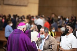 Archbishop José H. Gomez celebrated noon Mass on Ash Wednesday (March 2) with faithful at the Cathedral of Our Lady of the Angels to begin the season of Lent. (Victor Alemán)