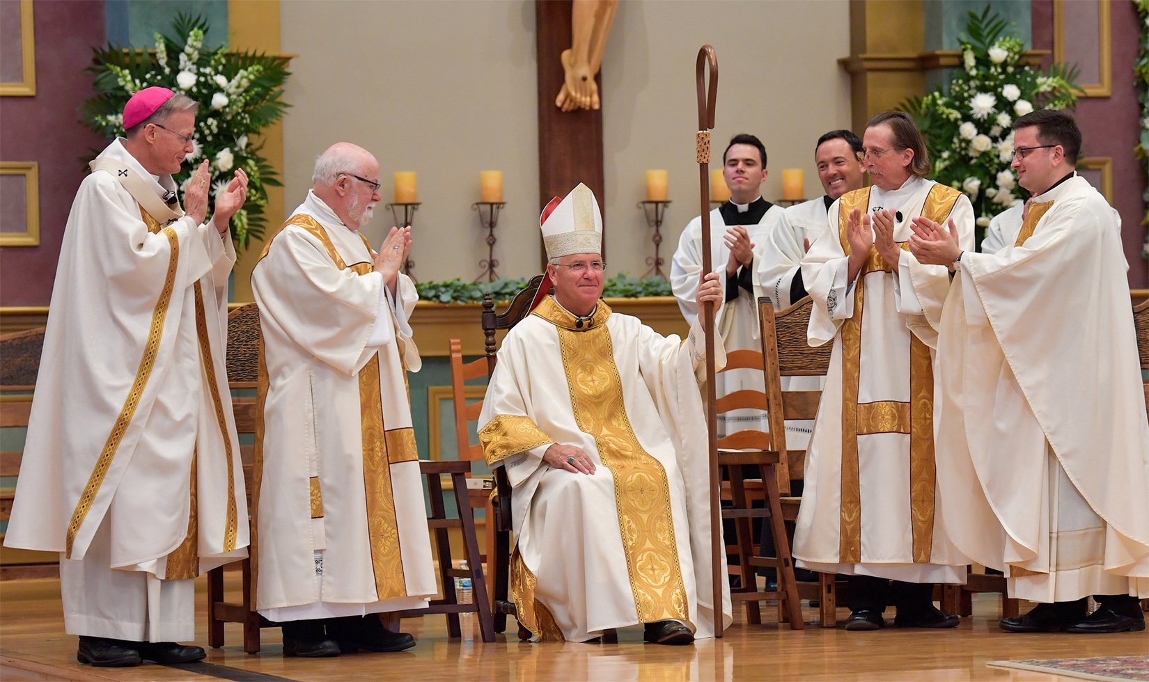 New Phoenix bishop installed; faithful called to abide in God's goodness