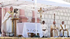 Bishop Barron speaks at his farewell Mass on July 10. (Victor Alemán)