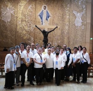 Volunteers are all smiles after a successful Eucharistic Congress. (Victor Alemán)