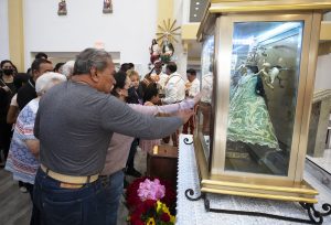Hundreds of faithful venerated the “peregrina” image of Our Lady of San Juan de los Lagos Oct. 1 at San Francisco Church in East LA, the statue’s final stop during a monthlong tour of the archdiocese. (Victor Alemán)
