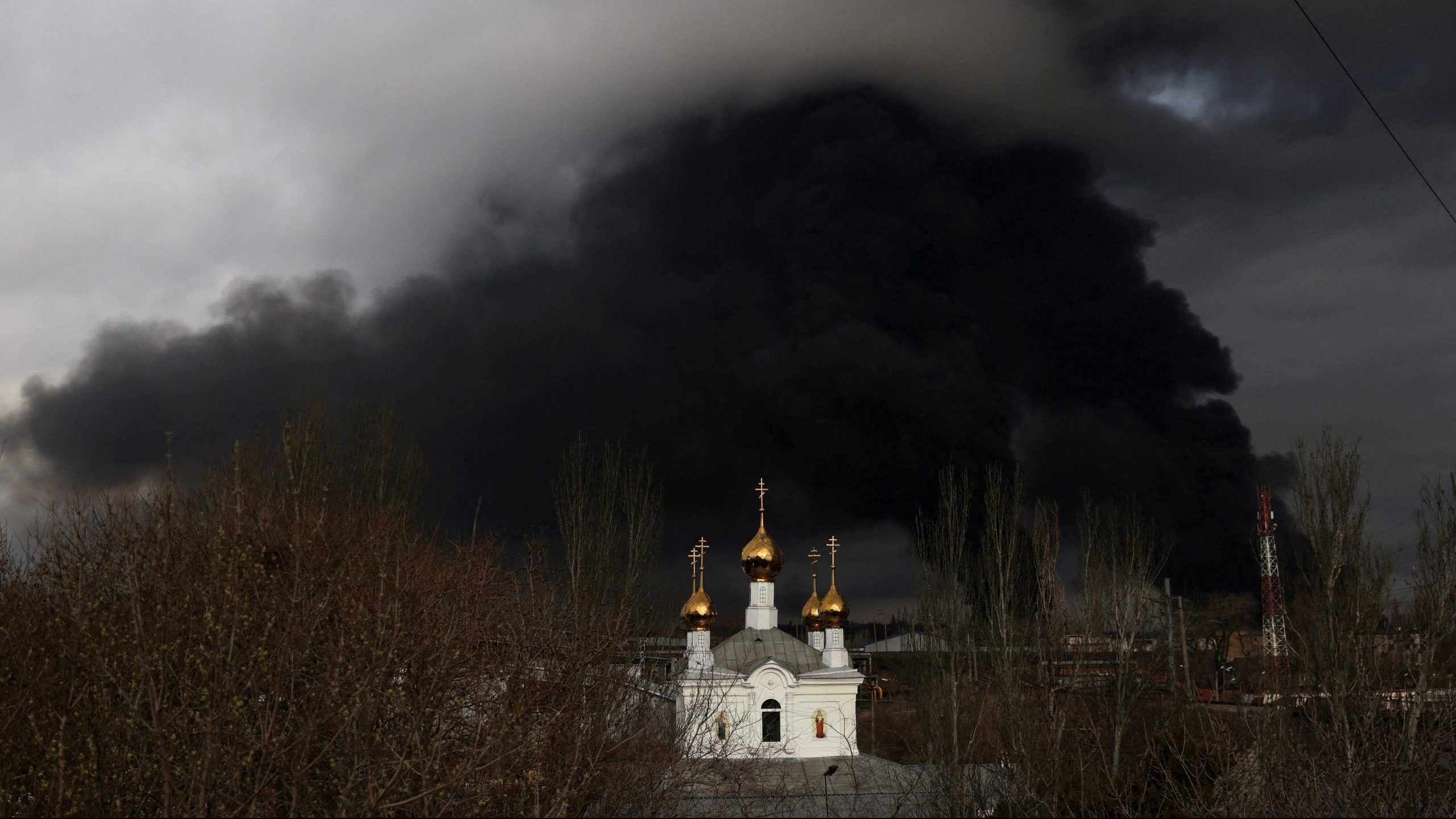 Прекращение огня. Сгоревшая Церковь. Храм войны. Фон война Украина Россия. Война Украина храм.