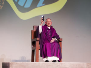 Archbishop Gomez holds up a cell phone during the 2023 Religious Education Congress. (Victor Alemán)