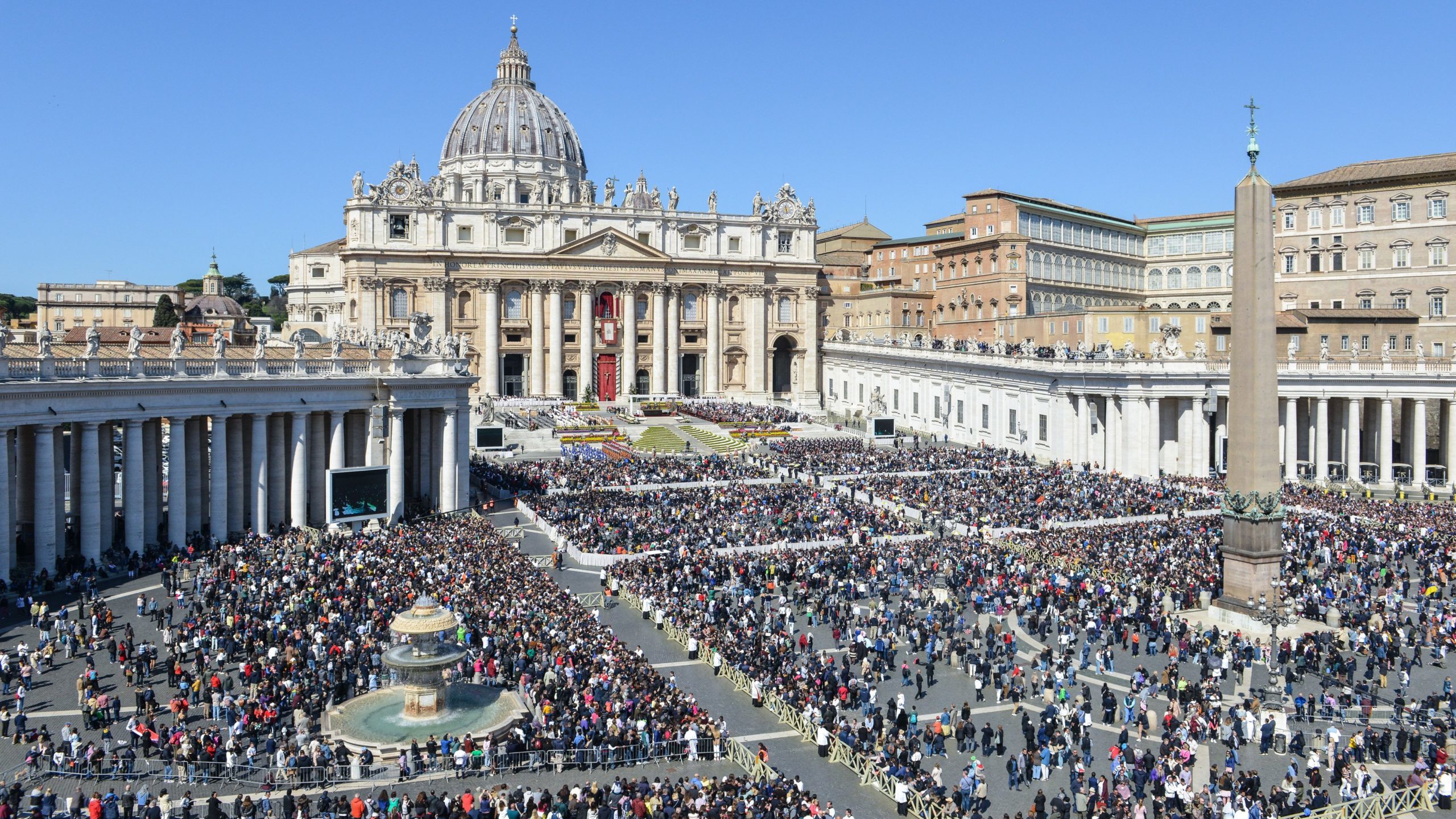 Grazie Pozo Christie: Rediscovering the cross during Easter in Rome