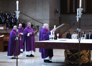Archbishop Jóse H. Gomez presides over the 49th annual Christian Service Awards Mass at the Cathedral of Our Lady of the Angels March 25. (Victor Alemán)