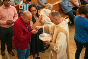 Parishioners receive Communion during the annual Mass in Recognition of All Immigrants on Sunday, Sept. 17 at the Cathedral of Our Lady of the Angels. (John Rueda/ADLA)