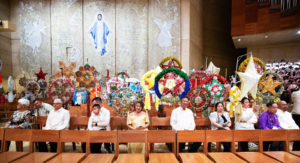 Filipino Catholics had a chance to inspect one another’s colorful ‘parols’ after the annual Simbang Gabi kickoff Mass Dec. 15 at the Cathedral of Our Lady of the Angels. (Victor Alemán)
