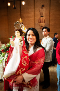 A celebrant at the Feast of Santo Niño Mass holds up her statue to be blessed during the event at the Cathedral of Our Lady of the Angels on Jan. 21. (Victor Alemán)