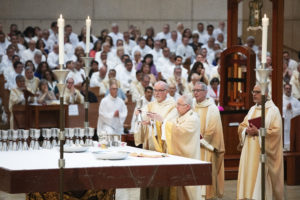 Deacon Gary Smith assists Archbishop Gomez during consecration at the altar. (Victor Alemán)