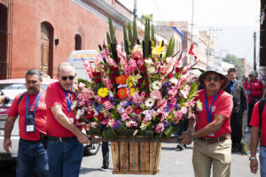 A huge bouquet of flowers led the procession leading up to the basilica Mass. (Victor Alemán)