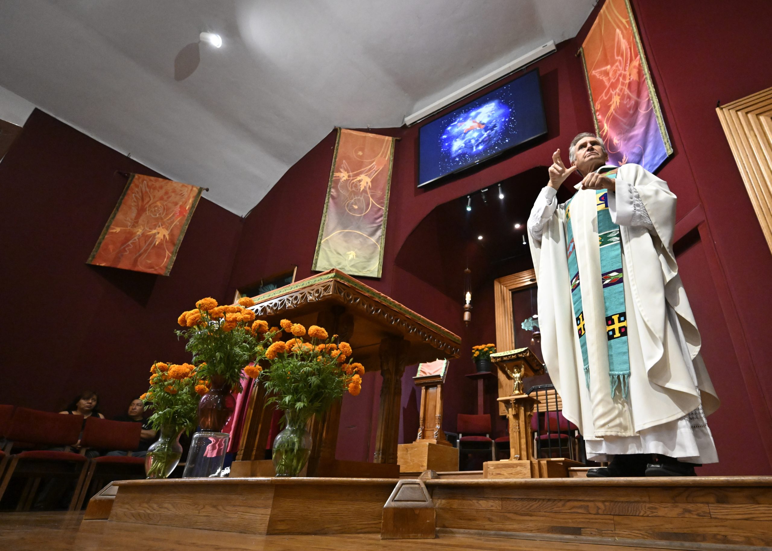 At LA’s parish for deaf Catholics, making God’s voice heard