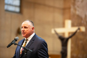 Mike Scioscia, former Dodgers catcher and Fernando Valenzuela’s teammate, offers some lighthearted moments during his eulogy at Valenzuela’s funeral Mass on Nov. 6. (Victor Alemán)