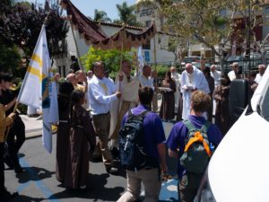 Bishop Sławomir Szkredka carries the Blessed Sacrament back to the National Eucharistic Pilgrimage’s van after Mass on June 20, 2025. (Katie Trejo)
