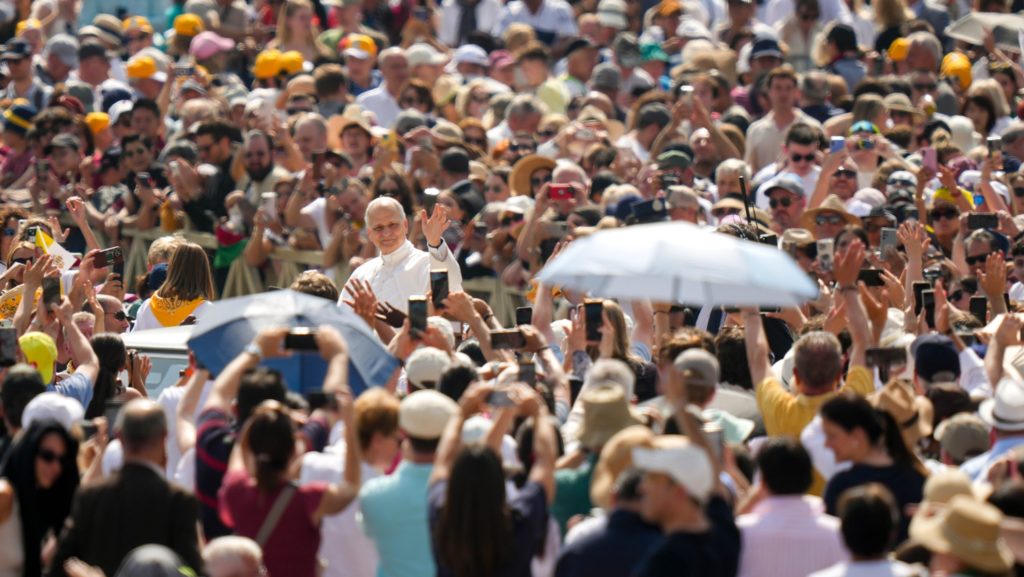 Leo audience