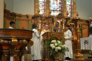 Father Gilbert Guzmán, pastor at Sacred Heart Church in Altadena, reads the Gospel during Mass on June 20, 2025, during the National Eucharistic Pilgrimage. (Katie Trejo)