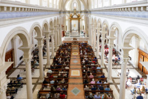 Attendees pack the chapel at Thomas Aquinas College in Santa Paula on Oct. 14 during a U.S. tour of the relics of St. Thérèse. (Liam McDaniel/Thomas Aquinas College)