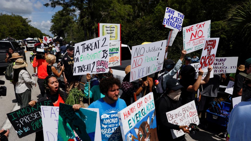 Florida bishops urge Trump to pause immigration activities for Christmas