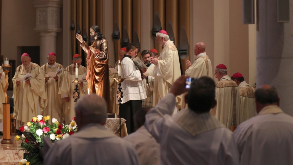 President Trump praises bishops' consecration of the US to the Sacred Heart of Jesus