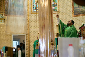 Venezuelan priest Father Alexander Hernandez, CSsR, celebrates a Mass for victims of the Venezuela earthquakes Sunday, June 28, at Nuestra Señora de Guadalupe Church in East LA. (John Geronilla)